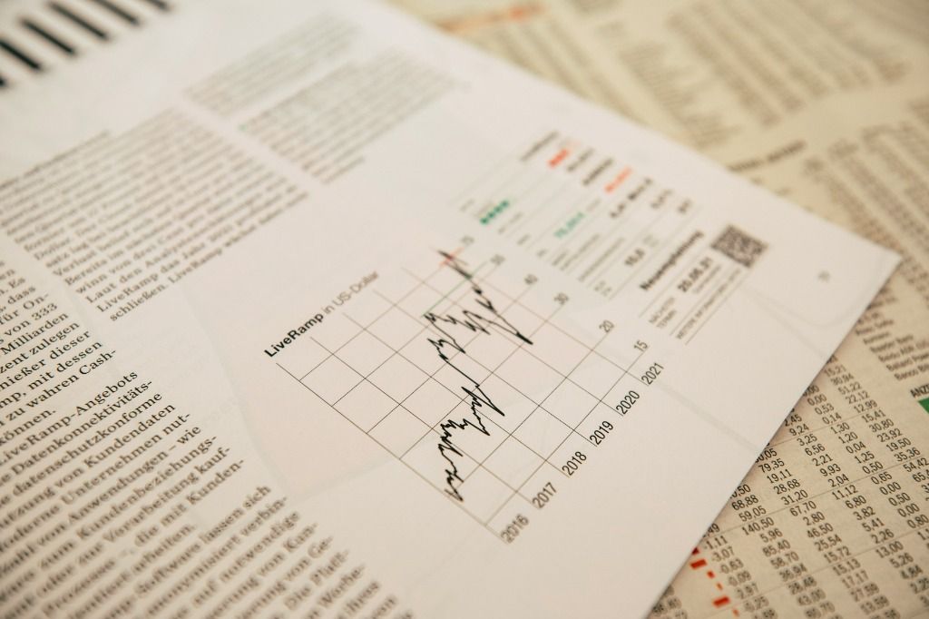Presentación de resultados trimestrales con gráficos financieros
